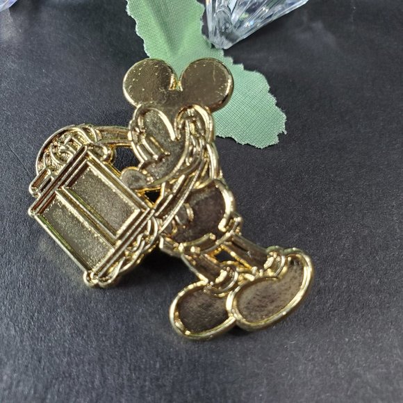 Disney Trading Pin Parks Gold Present Mickey Mouse Lapel Pin - Picture 1 of 3